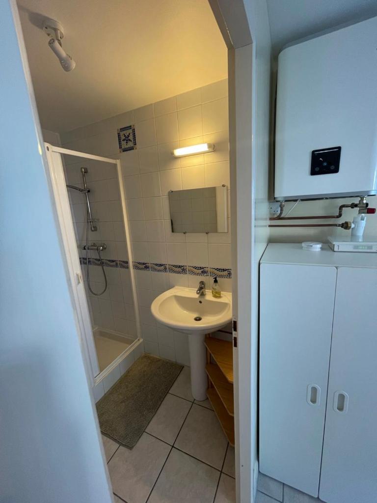 Appartement Ou Studio En Hyper Centre, Pour La Plage Et La Rue Pietonne Il Suffit De Traverser La Rue , Voir La Photo Principale Andernos-les-Bains Bagian luar foto