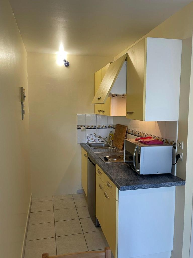 Appartement Ou Studio En Hyper Centre, Pour La Plage Et La Rue Pietonne Il Suffit De Traverser La Rue , Voir La Photo Principale Andernos-les-Bains Bagian luar foto