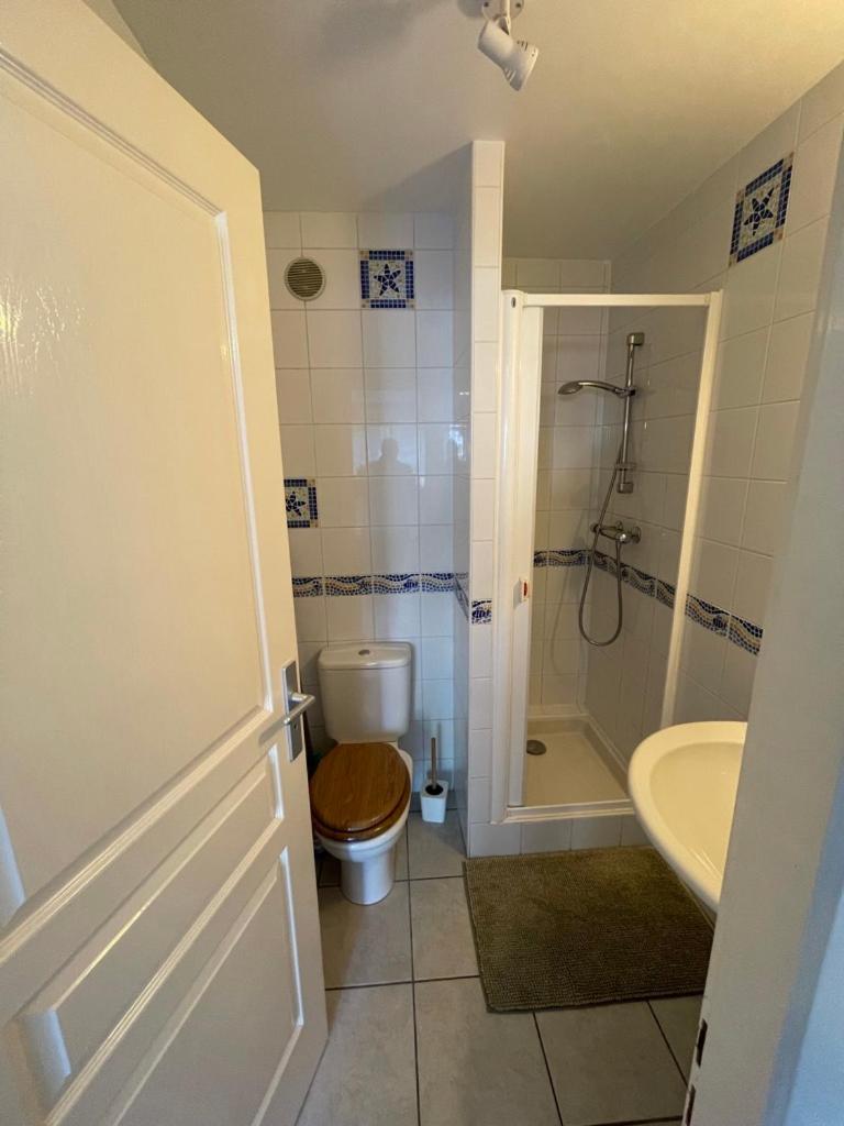 Appartement Ou Studio En Hyper Centre, Pour La Plage Et La Rue Pietonne Il Suffit De Traverser La Rue , Voir La Photo Principale Andernos-les-Bains Bagian luar foto
