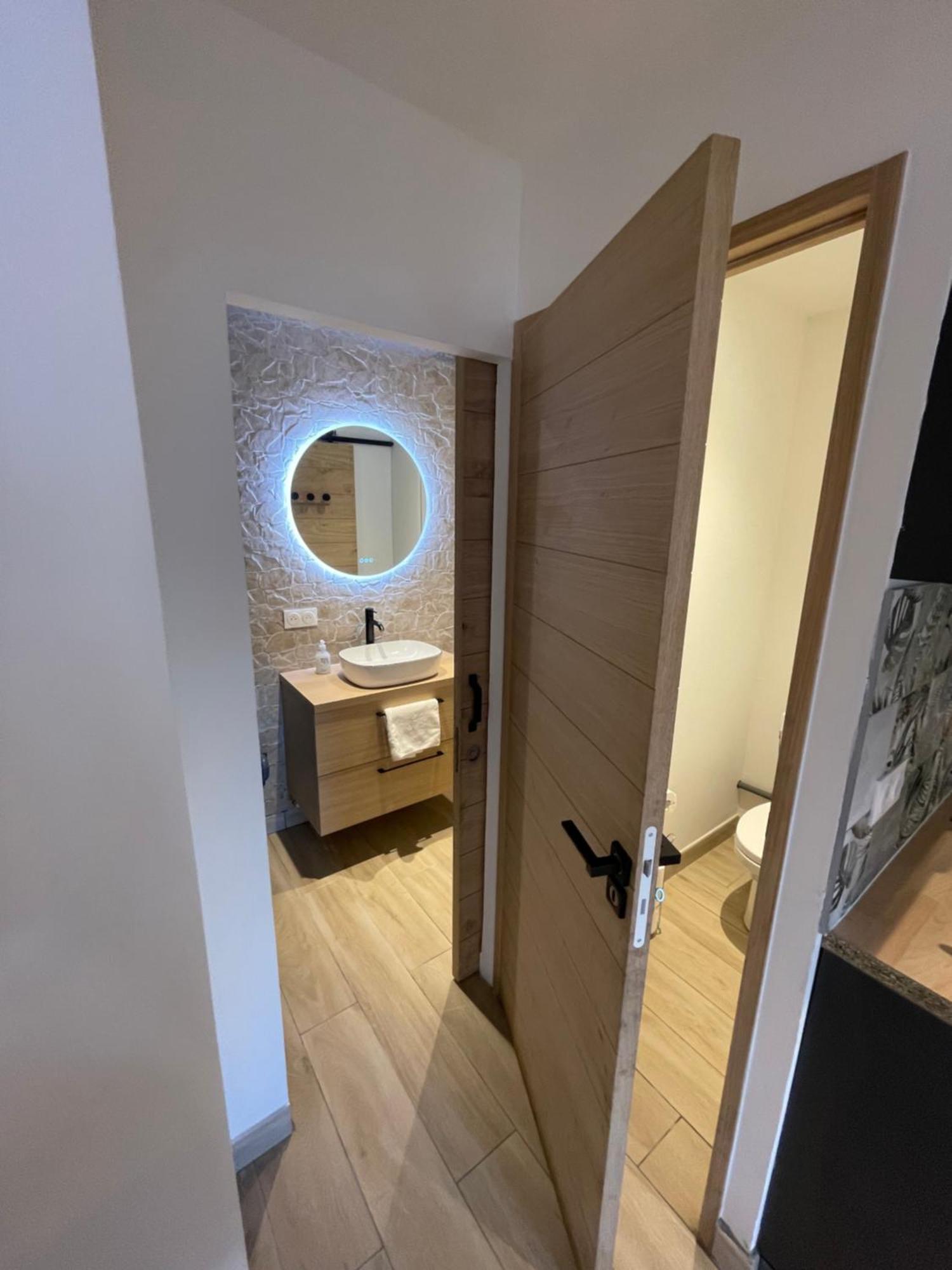Appartement Ou Studio En Hyper Centre, Pour La Plage Et La Rue Pietonne Il Suffit De Traverser La Rue , Voir La Photo Principale Andernos-les-Bains Bagian luar foto
