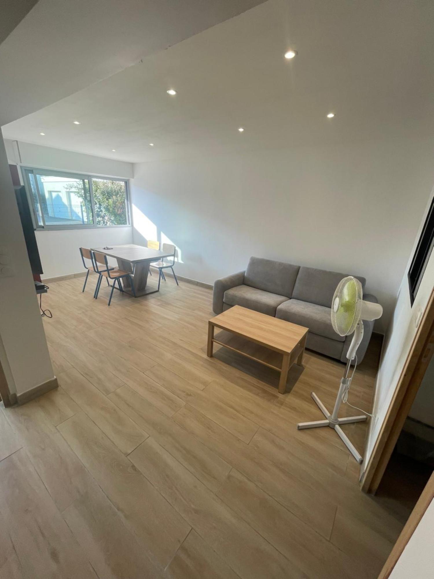 Appartement Ou Studio En Hyper Centre, Pour La Plage Et La Rue Pietonne Il Suffit De Traverser La Rue , Voir La Photo Principale Andernos-les-Bains Bagian luar foto