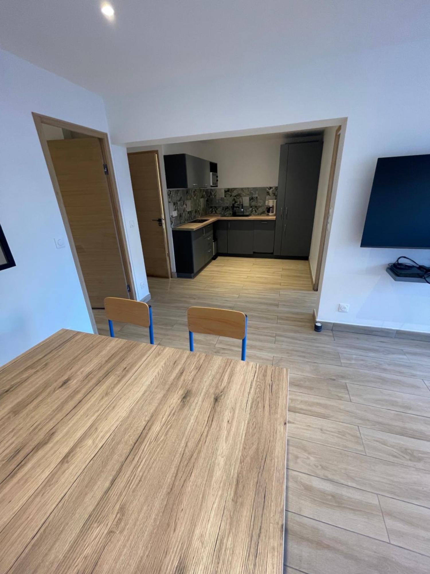 Appartement Ou Studio En Hyper Centre, Pour La Plage Et La Rue Pietonne Il Suffit De Traverser La Rue , Voir La Photo Principale Andernos-les-Bains Bagian luar foto