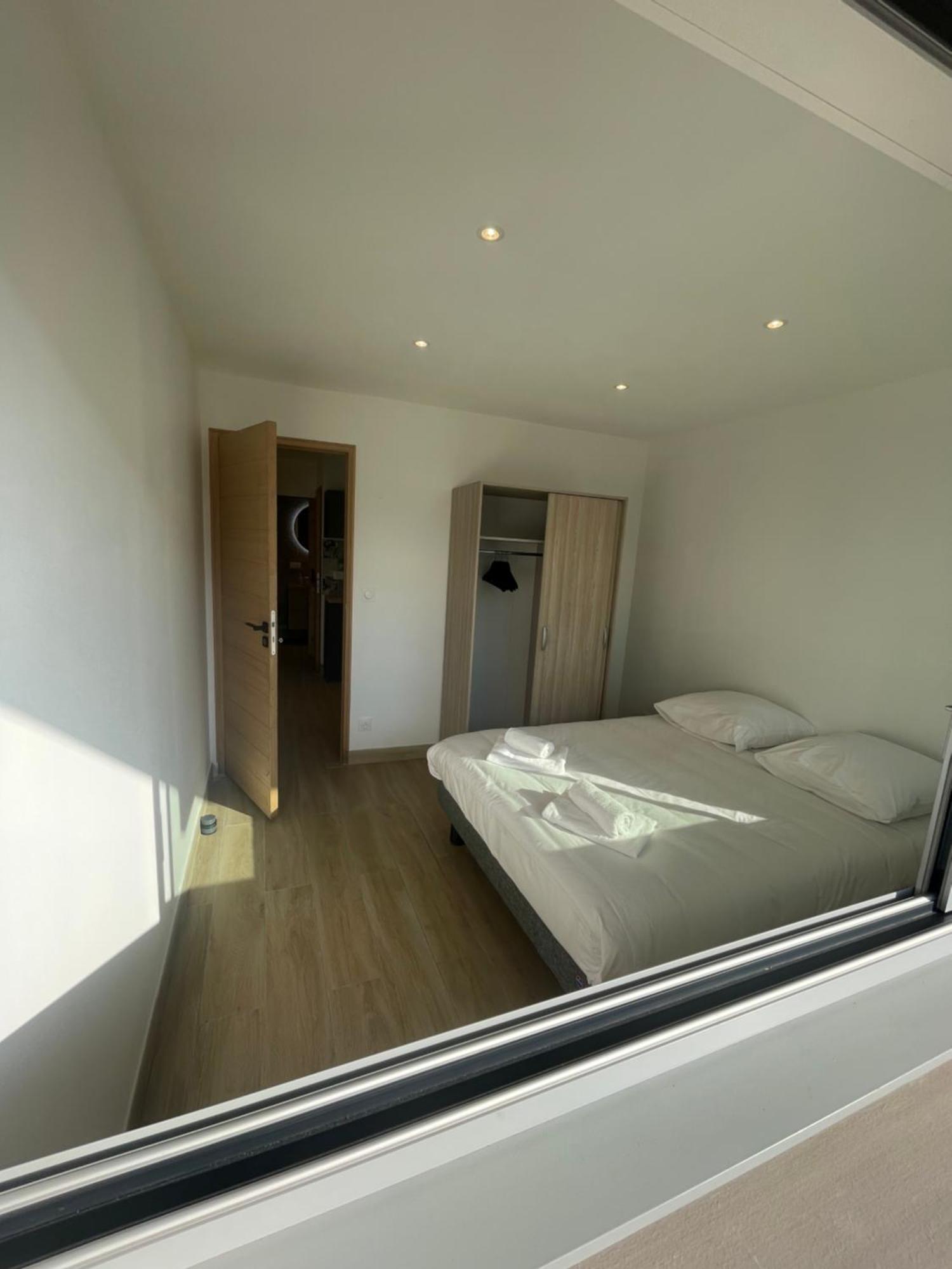 Appartement Ou Studio En Hyper Centre, Pour La Plage Et La Rue Pietonne Il Suffit De Traverser La Rue , Voir La Photo Principale Andernos-les-Bains Bagian luar foto