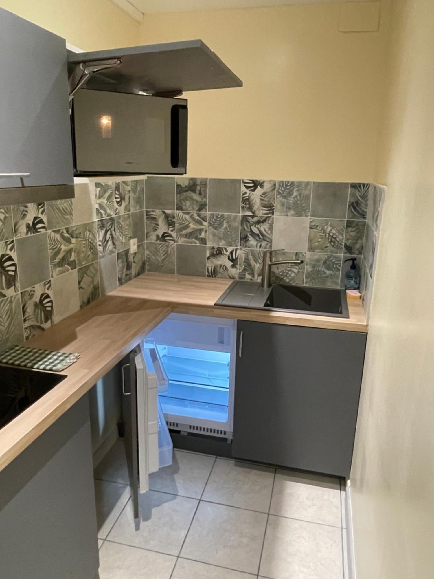 Appartement Ou Studio En Hyper Centre, Pour La Plage Et La Rue Pietonne Il Suffit De Traverser La Rue , Voir La Photo Principale Andernos-les-Bains Bagian luar foto