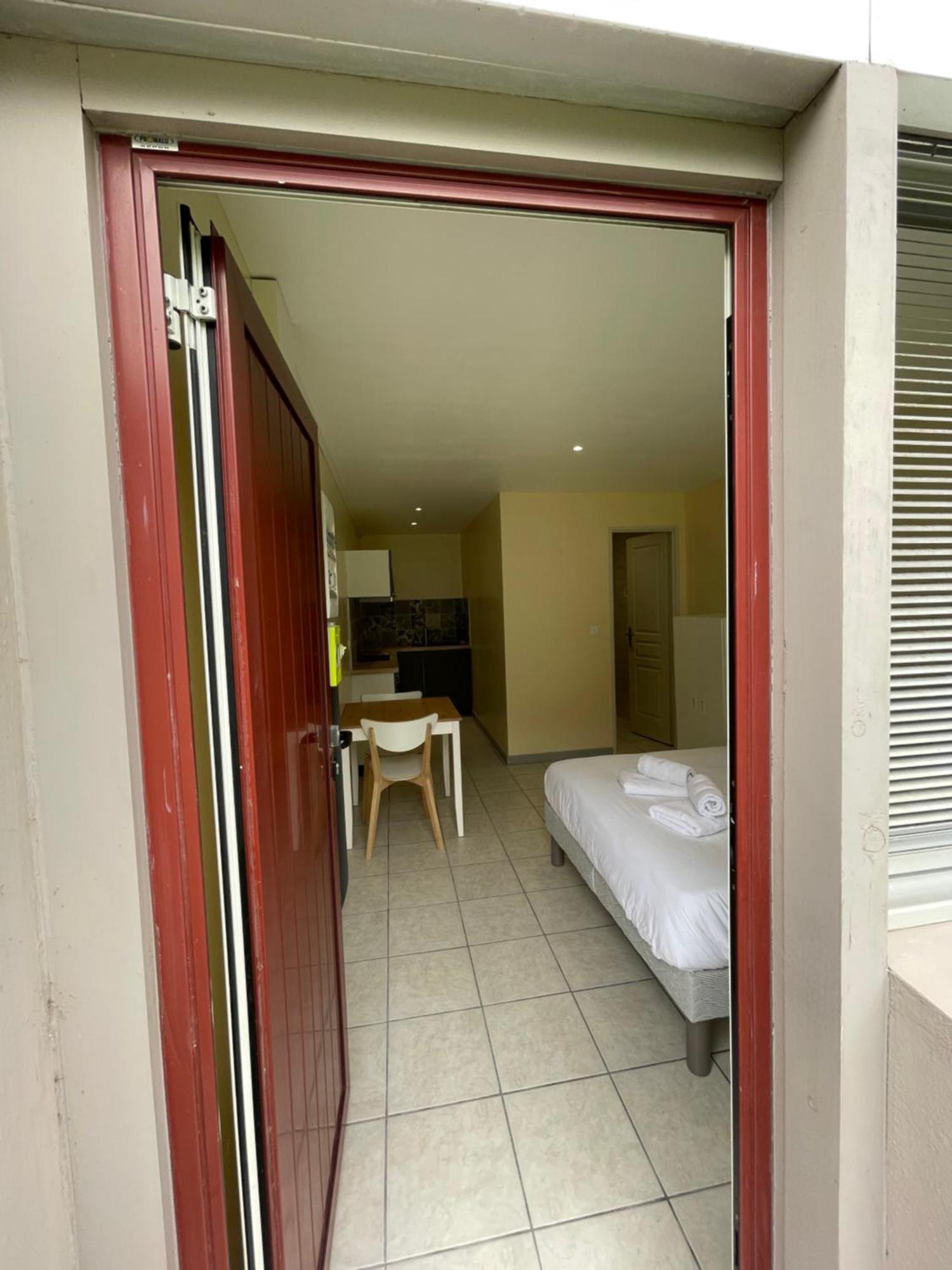 Appartement Ou Studio En Hyper Centre, Pour La Plage Et La Rue Pietonne Il Suffit De Traverser La Rue , Voir La Photo Principale Andernos-les-Bains Bagian luar foto